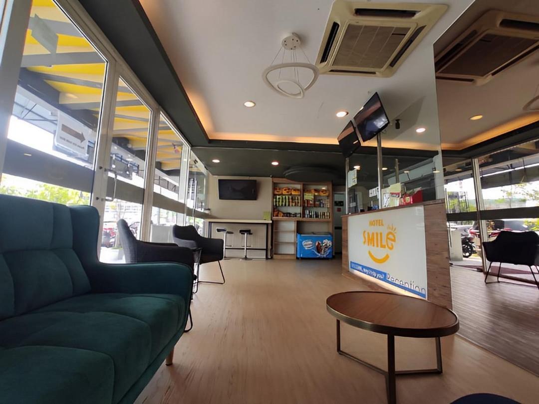 Smile Hotel C180 Cheras Selatan Екстер'єр фото
